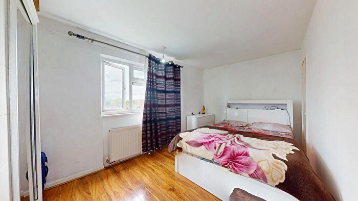 2 Bedroom Flat To Rent In Swift Close, Hayes, UB3