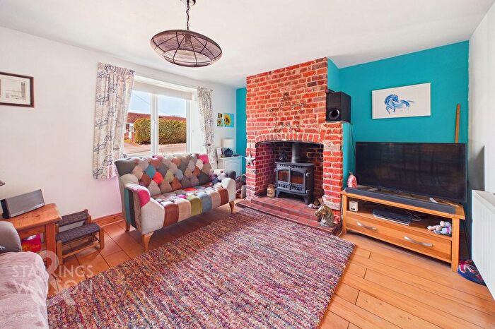 3 Bedroom Cottage For Sale In Salhouse Road, Little Plumstead, Norwich, NR13