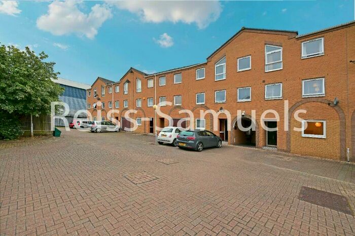 5 Bedroom Town House To Rent In Cyclops Mews, Canary Wharf, London, E14