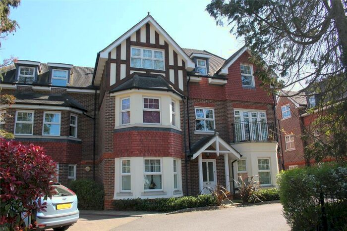 2 Bedroom Apartment To Rent In Woking, GU22