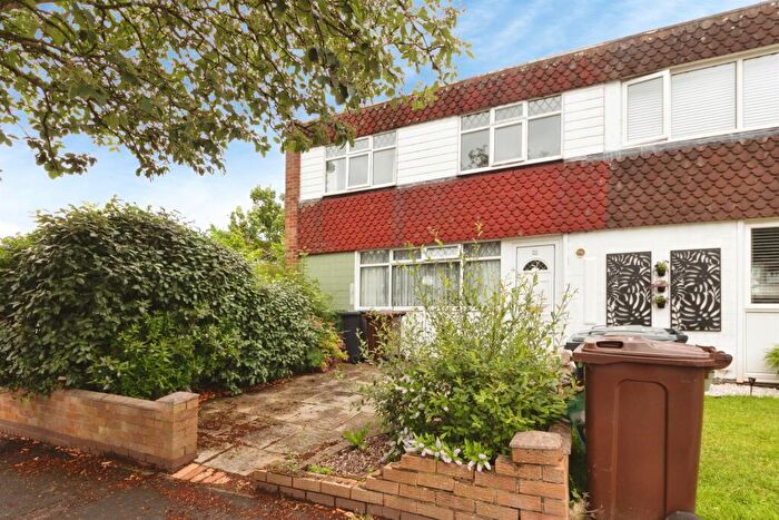 3 Bedroom End Of Terrace House For Sale In Walsgrave Drive, Solihull, B92