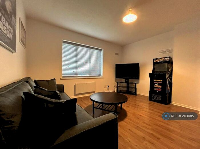2 Bedroom Flat To Rent In Gidea Close, South Ockendon, RM15