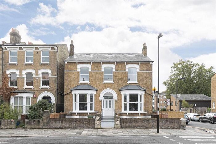 2 Bedroom Flat For Sale In Lordship Park, Stoke Newington, London, N16