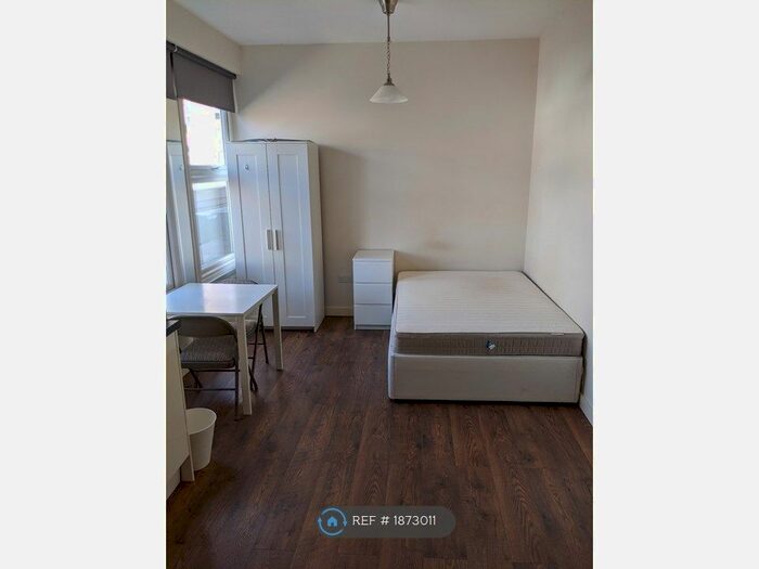 Studio To Rent In Sentinel Square, London, NW4