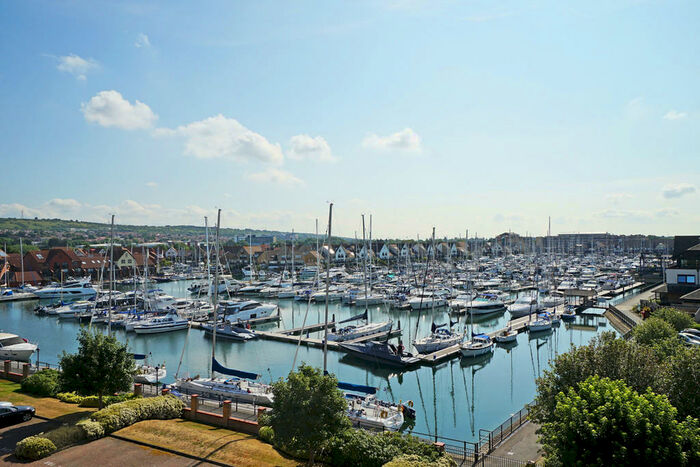 2 Bedroom Apartment To Rent In Mizzen House, Port Solent, PO6