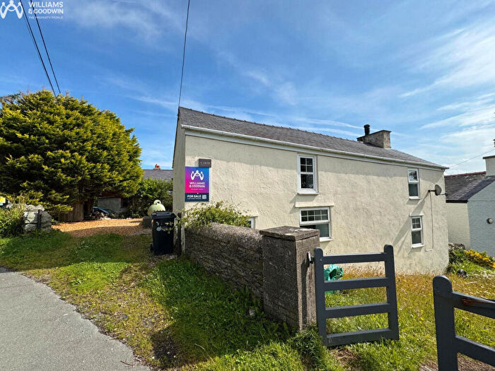 3 Bedroom Cottage For Sale In Mountain, Holyhead, LL65