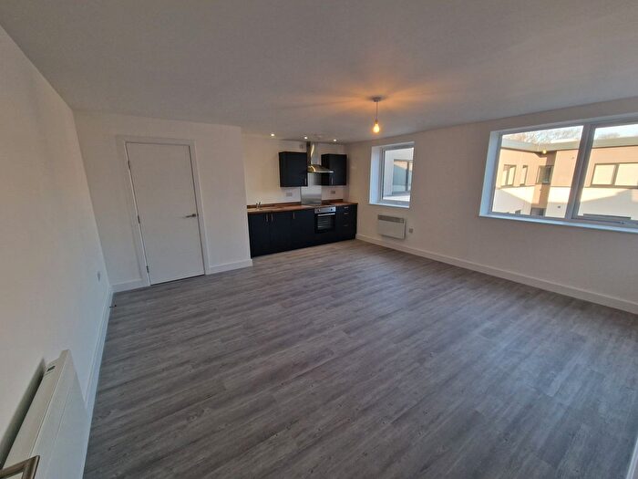 2 Bedroom Flat To Rent In Bingley Rd, Bradford, West Yorkshire, BD9