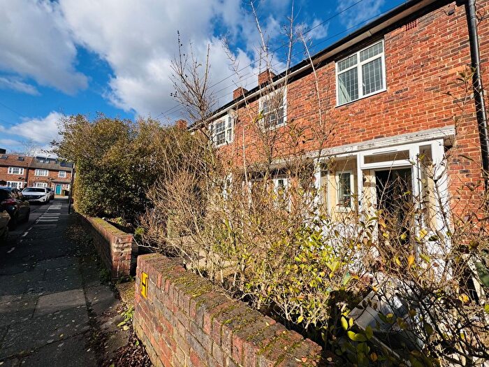 4 Bedroom Detached House To Rent In Allnutt Way, London, SW4