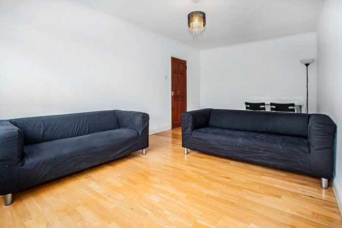 2 Bedroom Flat For Sale In Weir Road, London, SW12