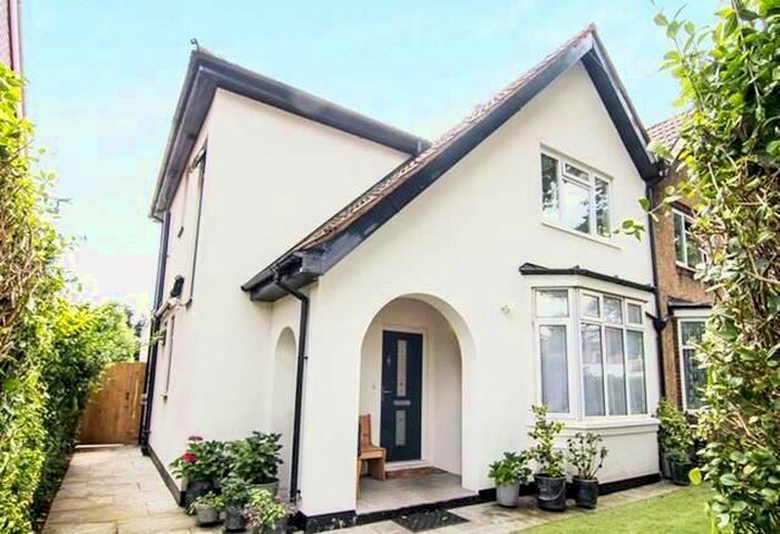 3 Bedroom Property To Rent In Thompson Avenue, Kew, Richmond, TW9
