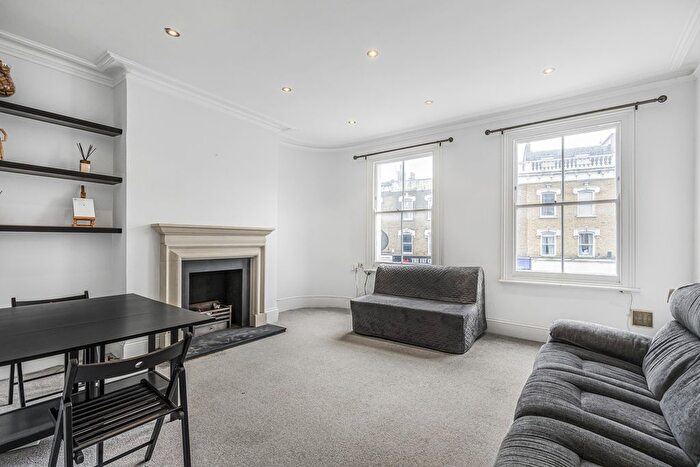 2 Bedroom Flat To Rent In Lavender Hill, London, SW11