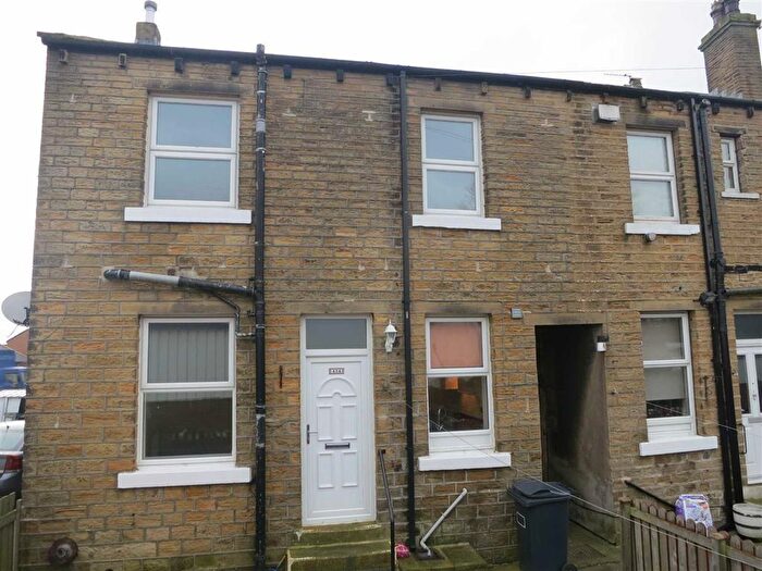 2 Bedroom Terraced House To Rent In New Hey Road, Salendine Nook. Huddersfield, HD3