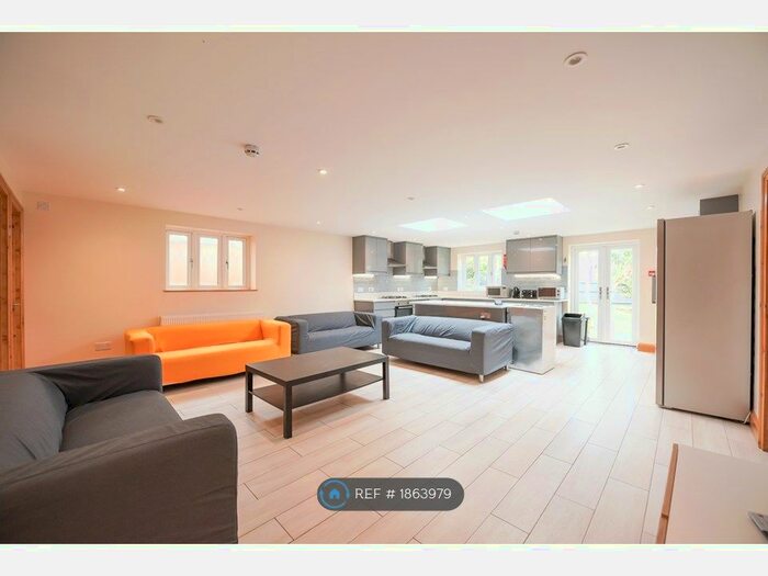 11 Bedroom Detached House To Rent In Wokingham Road, Reading, RG6