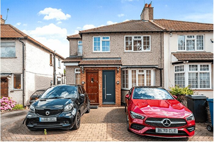 2 Bedroom Maisonette To Rent In Buckingham Road, Edgware, HA8