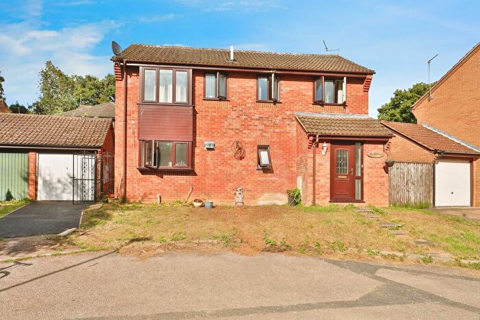 4 Bedroom Detached House For Sale In Oakdale Road, Brundall, Norwich, NR13