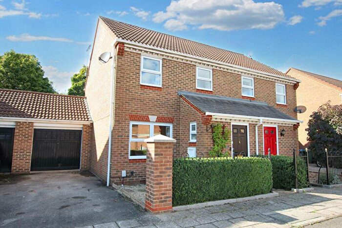 3 Bedroom Semi-Detached House To Rent In Sandhill Way, Aylesbury *Zero Deposit Option*, HP19