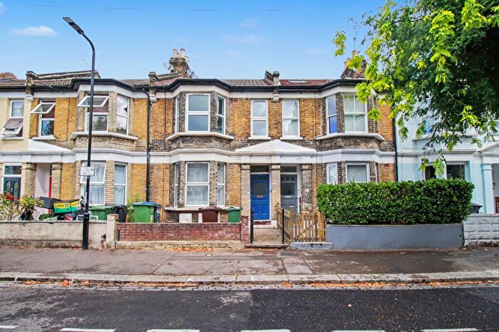 1 Bedroom Flat For Sale In First Floor Flat, Leybourne Road, Leytonstone, London, E11