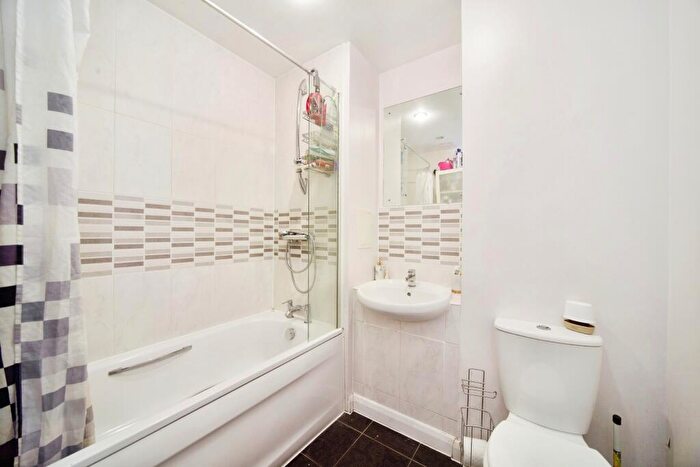 2 Bedroom Flat For Sale In Coppermill Heights, Ferry Lane, London, N17