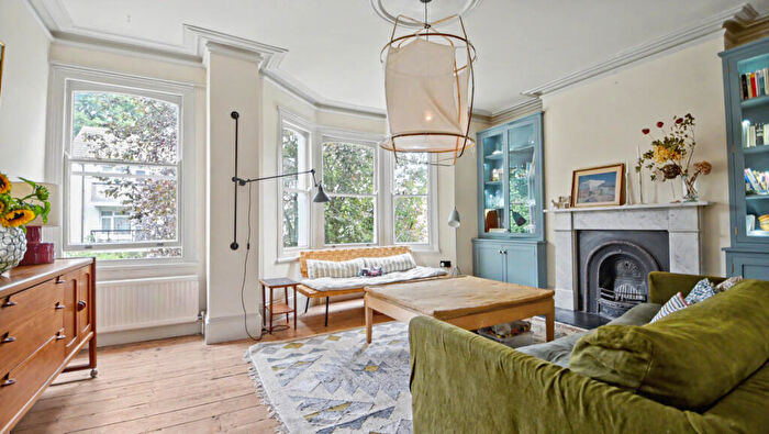 3 Bedroom Maisonette For Sale In Warrender Road, Tufnell Park, London, N19