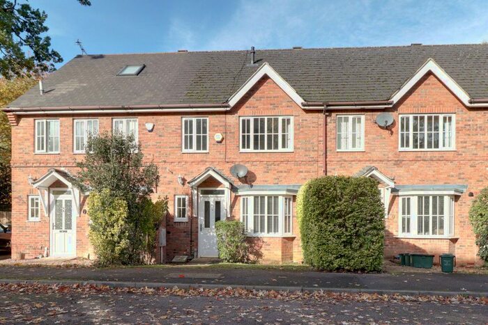 3 Bedroom Property To Rent In Wade Court, Cheltenham, GL51