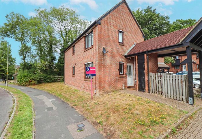 1 Bedroom Maisonette For Sale In Wooland Court, Church Crookham, GU52