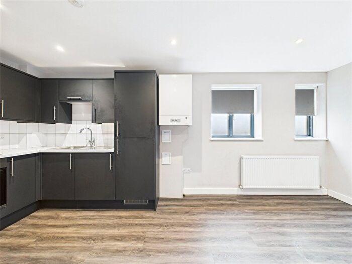 2 Bedroom Flat For Sale In The Parade, Bristol, BS13