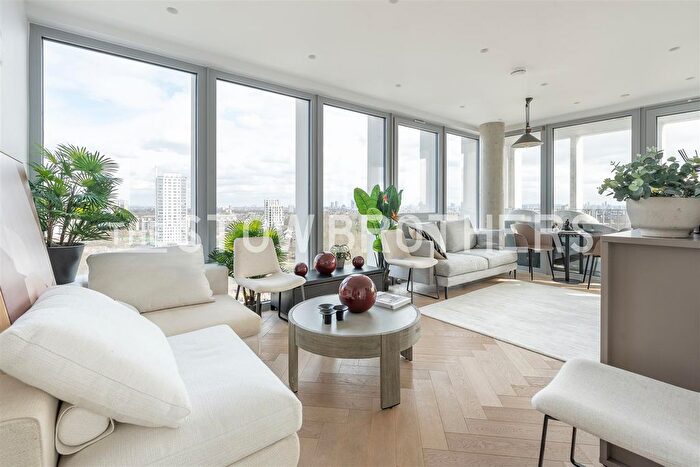 3 Bedroom Flat To Rent In Maple Path, Hackney, E5