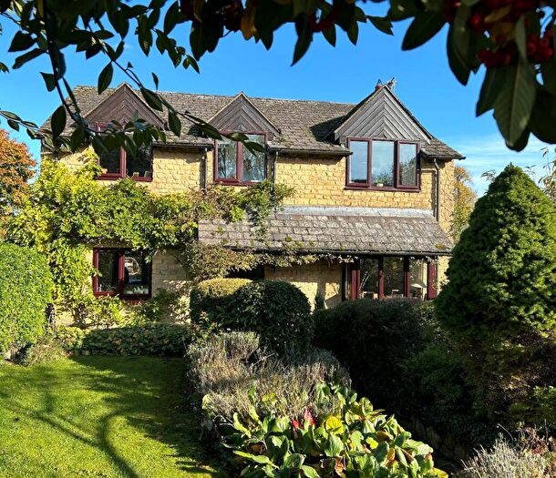 4 Bedroom Detached House For Sale In Leaside, Stoke Goldington, MK16