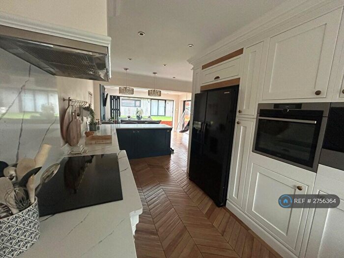 4 Bedroom Semi Detached House To Rent In Windsor Crescent, Newcastle Upon Tyne, NE5