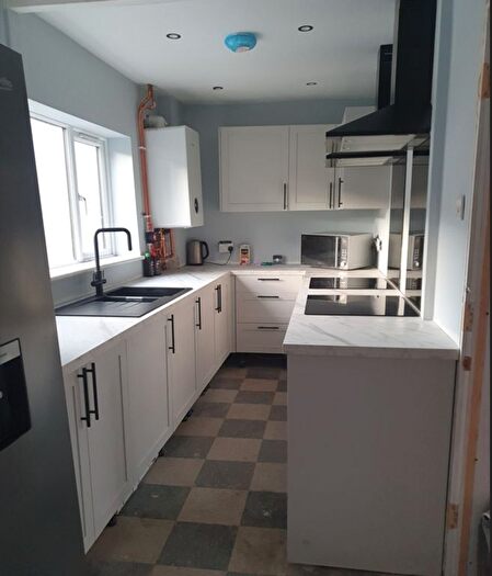 6 Bedroom Semi-Detached House To Rent In Chalks Road, Bristol, BS5