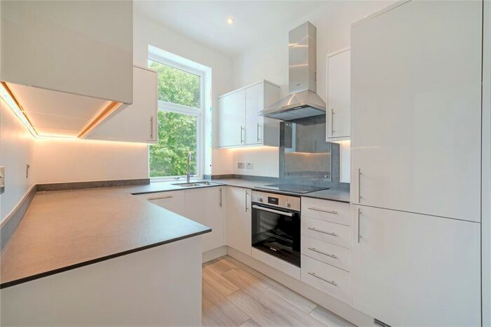 2 Bedroom Flat To Rent In Westbere Road, Cricklewood, NW2