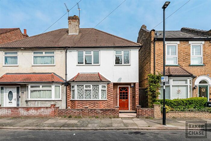 3 Bedroom Semi Detached House For Sale In Manor Road, Enfield, EN2