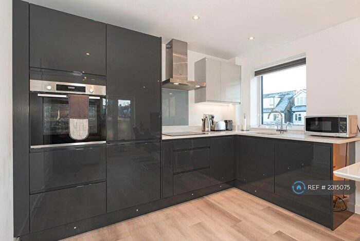 1 Bedroom Flat To Rent In Oak House, Shenfield, Brentwood, CM15