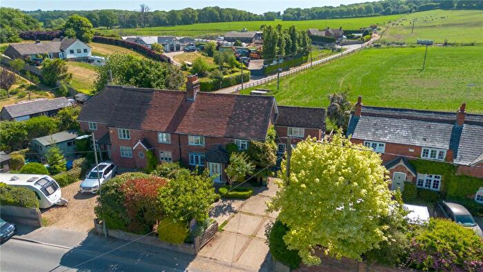 4 Bedroom Semi-Detached House For Sale In Long Lane, Shaw, Newbury, Berkshire, RG14