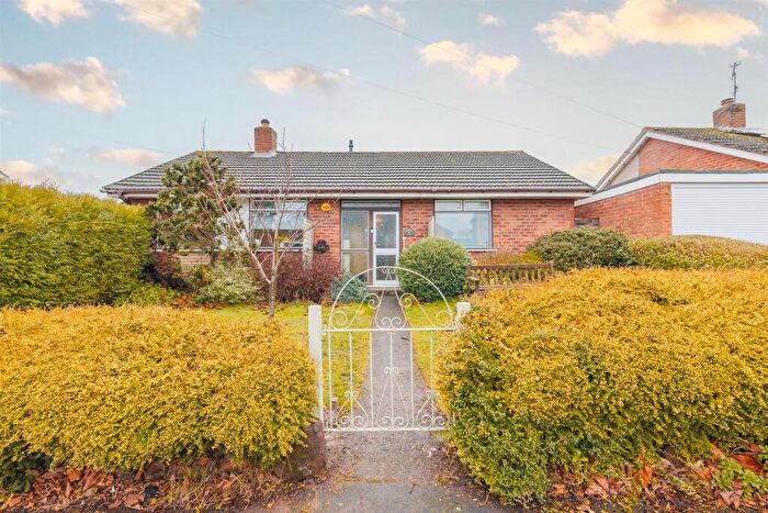 2 Bedroom Detached Bungalow For Sale In Stonebank Drive, Little Neston, CH64
