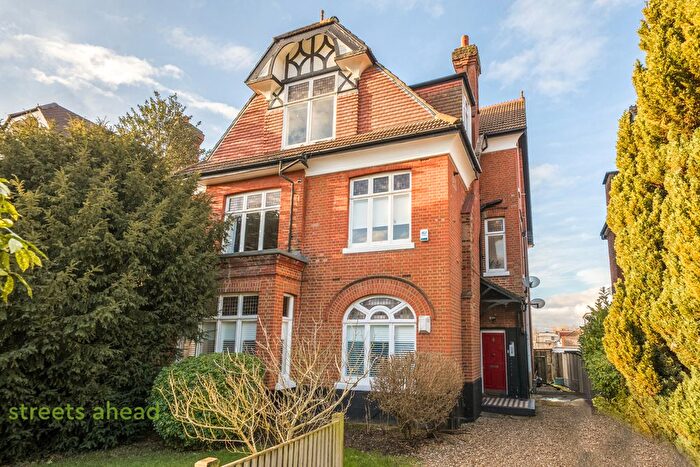 2 Bedroom Flat For Sale In Harold Road, London, SE19