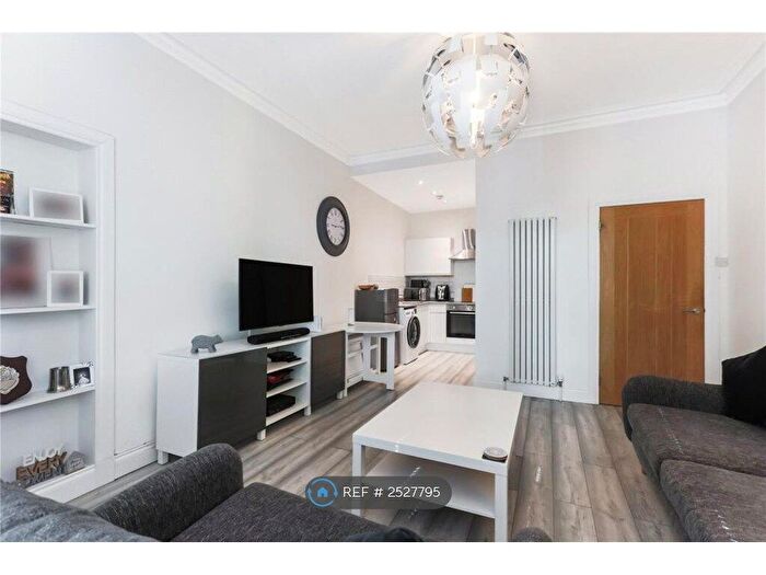 2 Bedroom Flat To Rent In Ross Street, Paisley, PA1