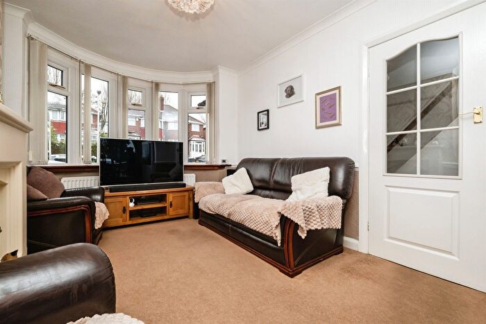 3 Bedroom Semi-Detached House For Sale In Waddington Avenue, Great Barr, Birmingham, B43