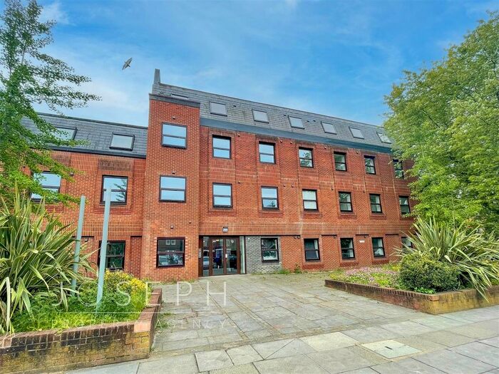 1 Bedroom Flat To Rent In Cromwell Square, Ipswich, IP1