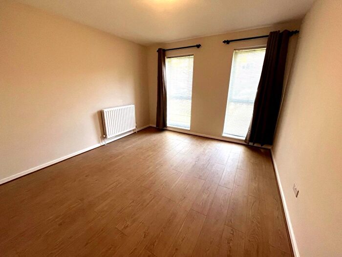 1 Bedroom Flat To Rent In Roundhedge Way, Enfield, EN2