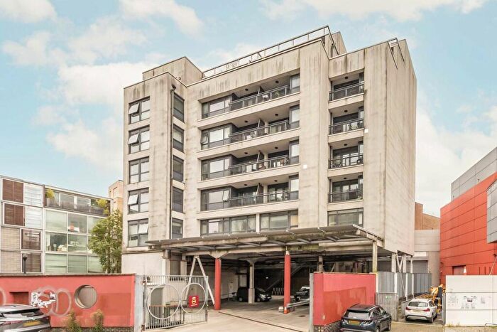 2 Bedroom Flat To Rent In Salway Place, Stratford, E15