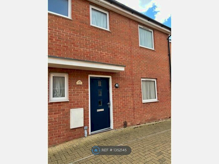 3 Bedroom Semi-Detached House To Rent In Quercetum Close, Aylesbury, HP19