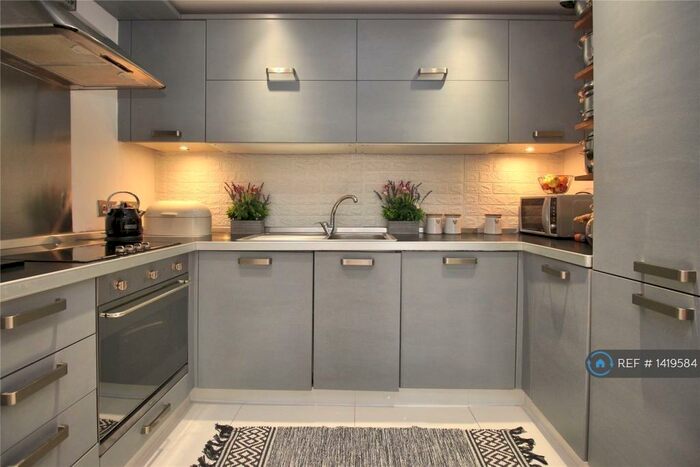 1 Bedroom Flat To Rent In Metro Apartments, Woking, GU21