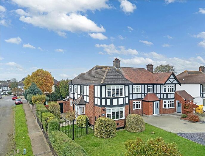 3 Bedroom Semi-Detached House For Sale In Wood View, Grays, RM17