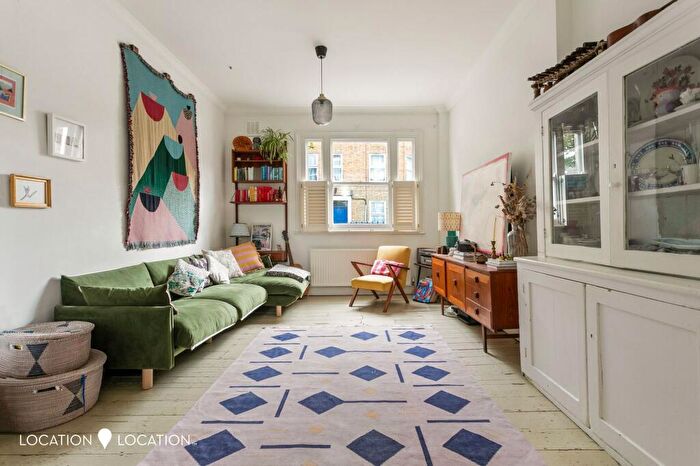 3 Bedroom Flat For Sale In Nevill Road, London, N16