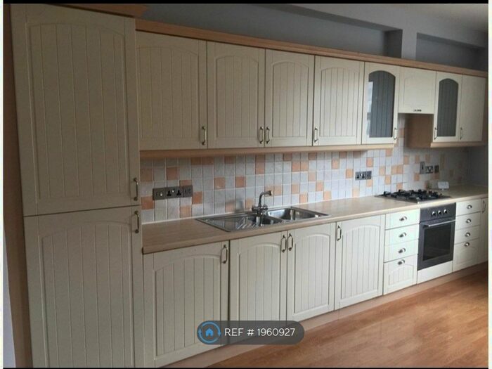 2 Bedroom Flat To Rent In Town Hall Street, Halifax, HX6