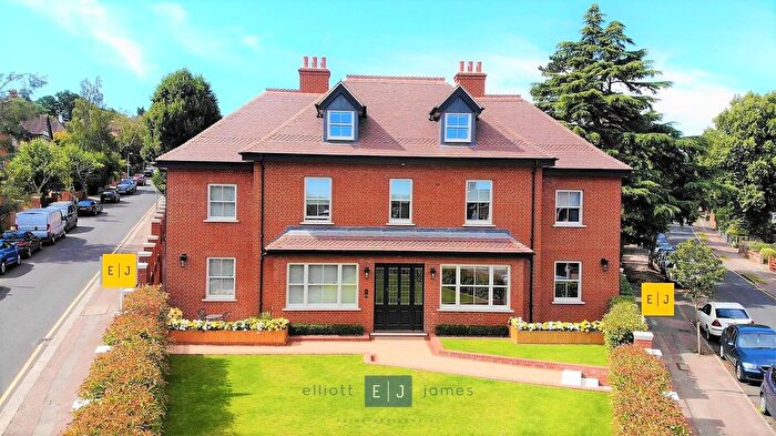 2 Bedroom Flat To Rent In Connaught Avenue, Loughton, IG10