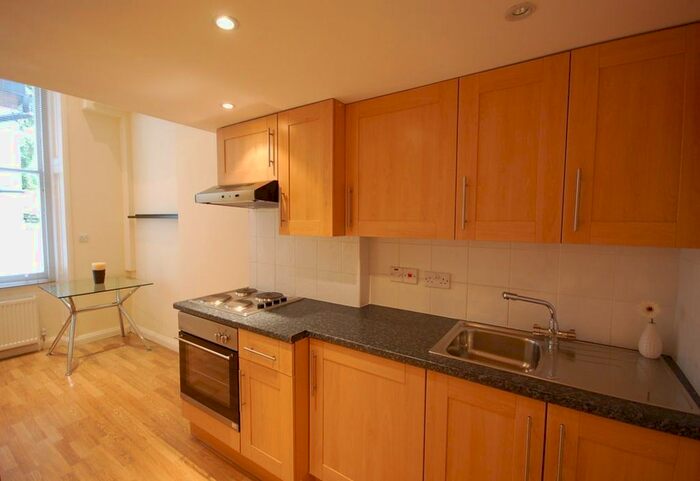 1 Bedroom Flat To Rent In Palace Court, Notting Hill / Bayswater W2