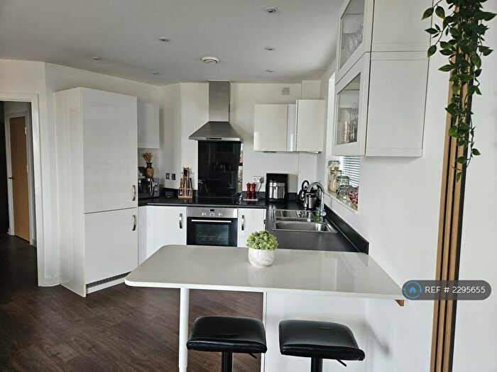 2 Bedroom Flat To Rent In Mason Way, Birmingham, B15