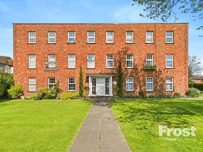 2 Bedroom Flat To Rent In Turner Road, Langley, Berkshire, SL3
